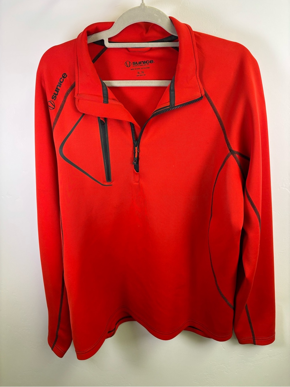 SUNICE QUARTER ZIP  PULLOVER
MEN XL  BRIGHT ORANGE BLACK TRIM POLYESTER SPANDEX